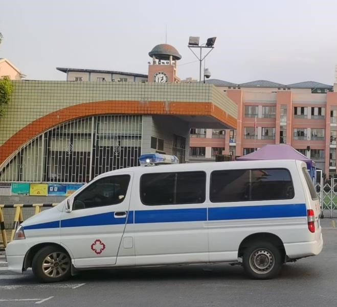 和林格尔救护车出租护送骨折病人一公里多少钱